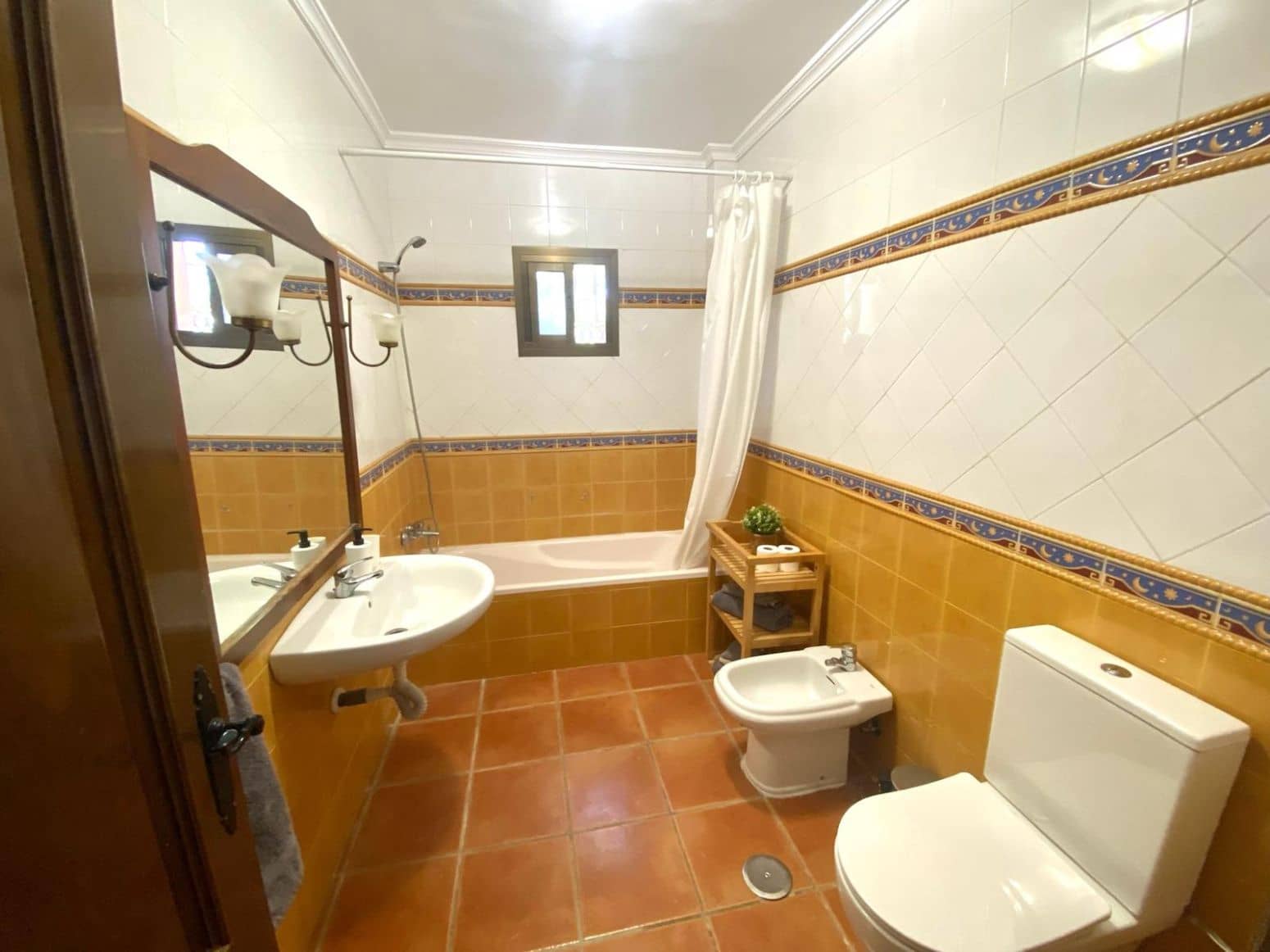 5 bedroom Villa for rent in Pinos de Alhaurin with pool garage - € 2,900 (Ref: 9561912)