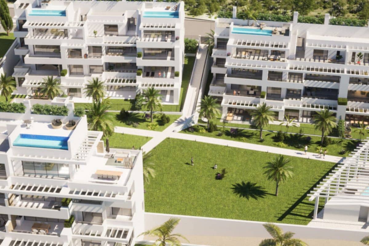 Apartamento de 3 habitaciones en Estepona en venta con piscina - 700.000 € (Ref: 9619392)