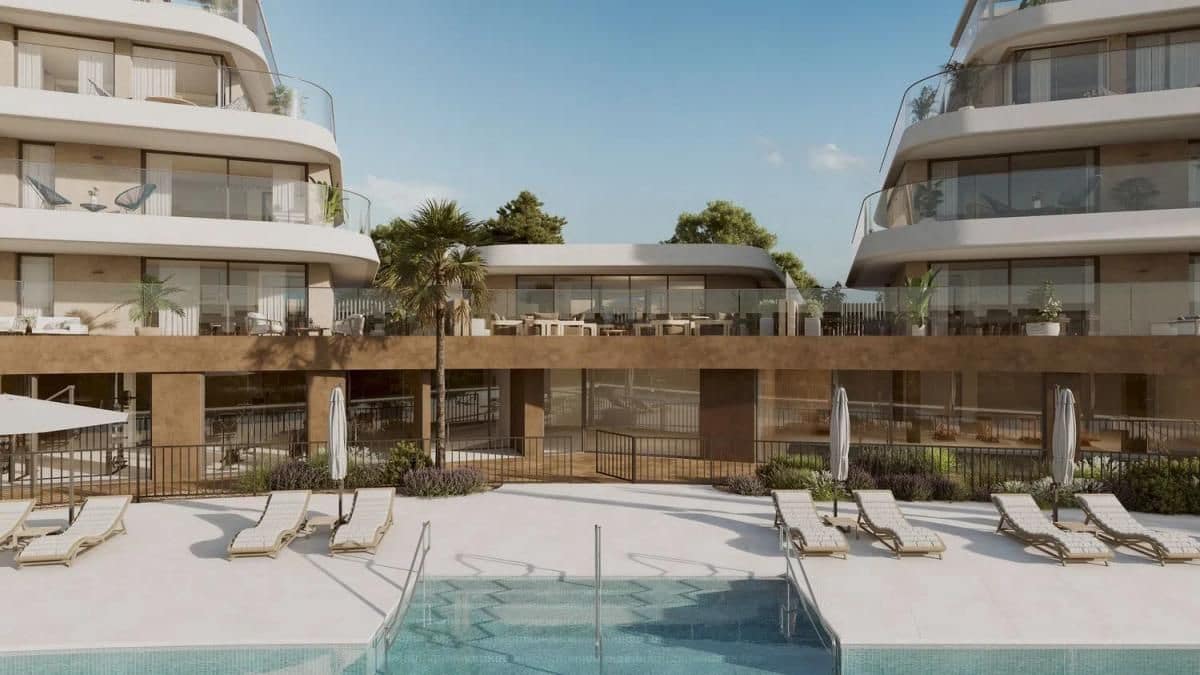 2 bedroom Beach Apartment for sale in Estepona with pool - € 515,000 (Ref: 9619398)
