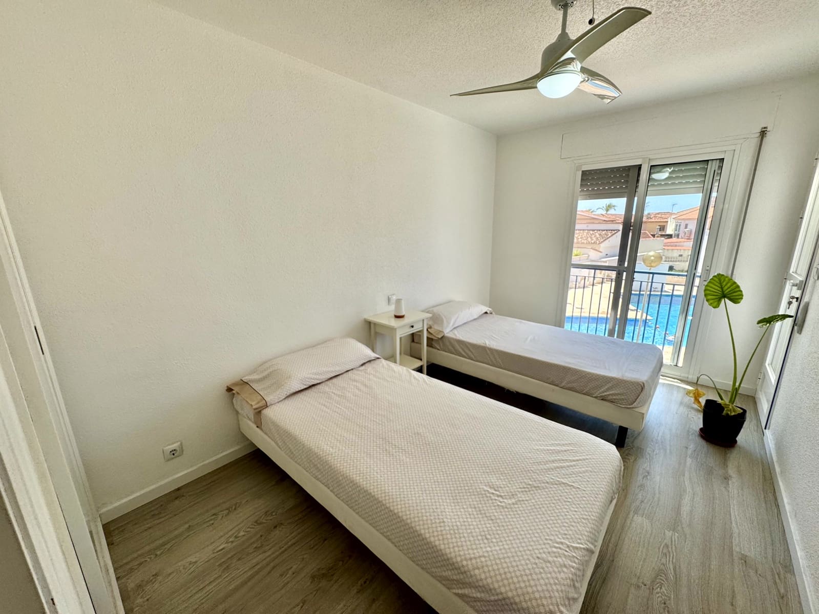 4 soverom Kjedet enebolig til salgs i Calabardina med svømmebasseng garasje - € 240 000 (Ref: 9107918)