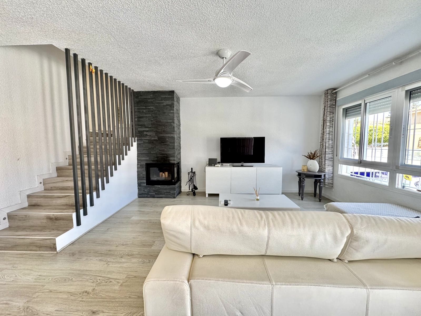 4 soverom Kjedet enebolig til salgs i Calabardina med svømmebasseng garasje - € 240 000 (Ref: 9107918)