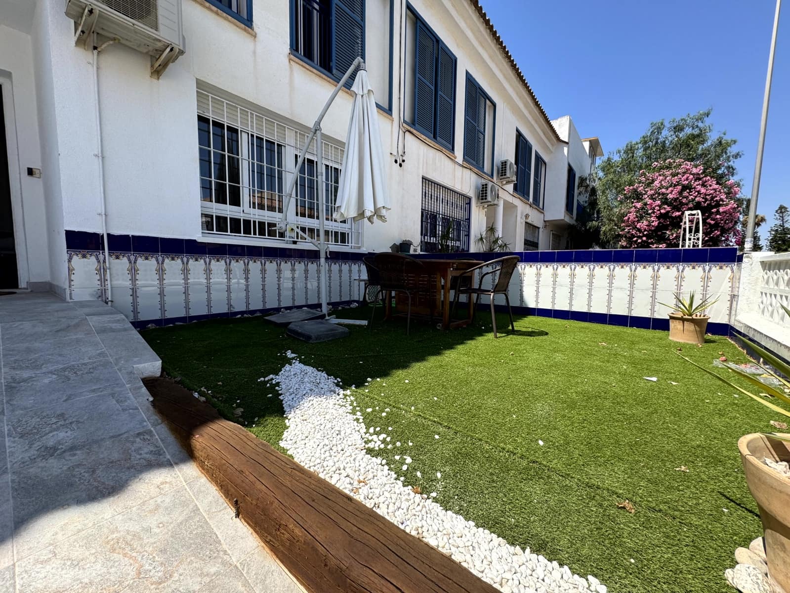 4 soverom Kjedet enebolig til salgs i Calabardina med svømmebasseng garasje - € 240 000 (Ref: 9107918)