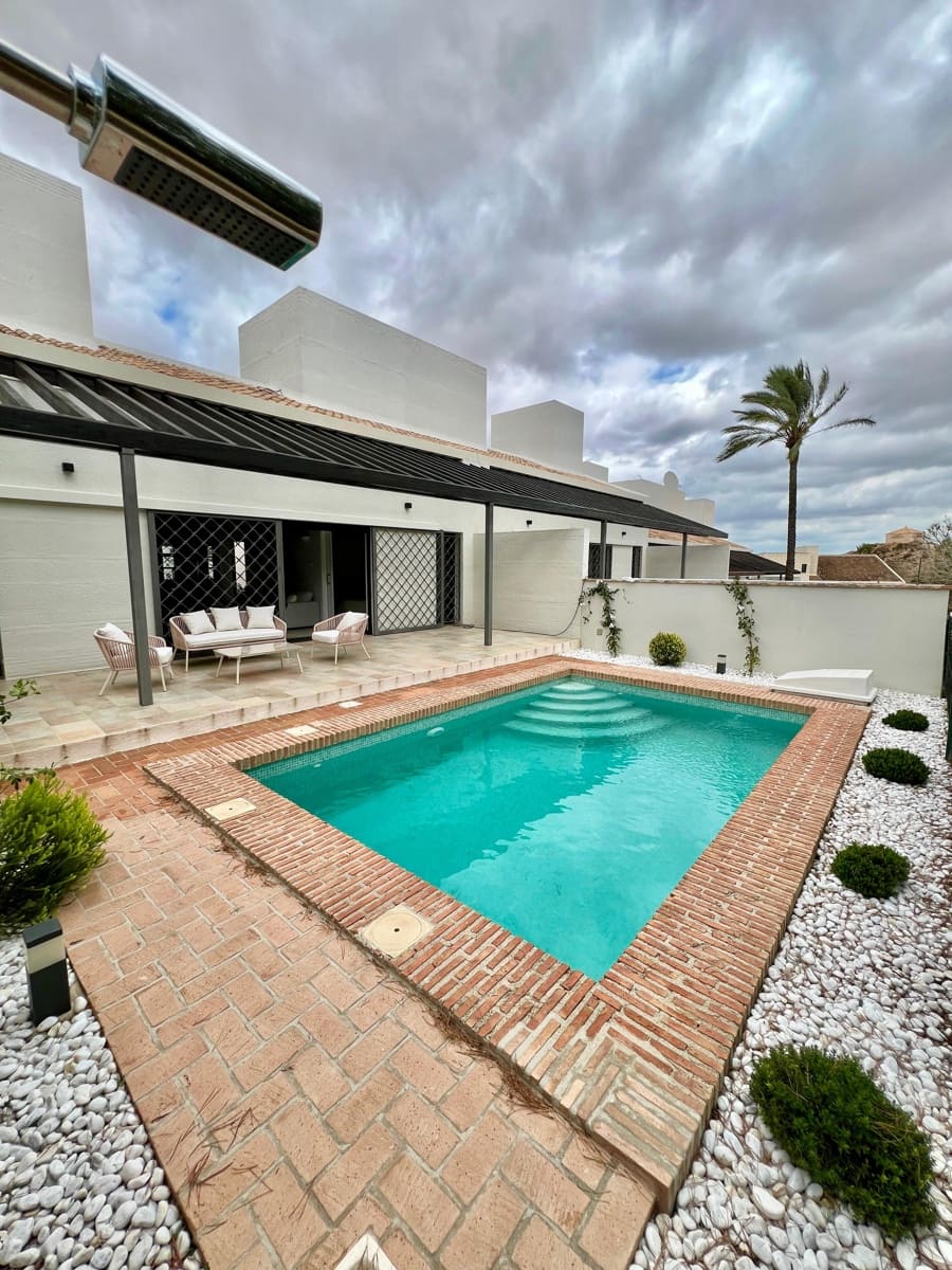 Radhus till salu i La Peraleja Golf Resort med pool garage - 298 000 € (Ref: 9142242)