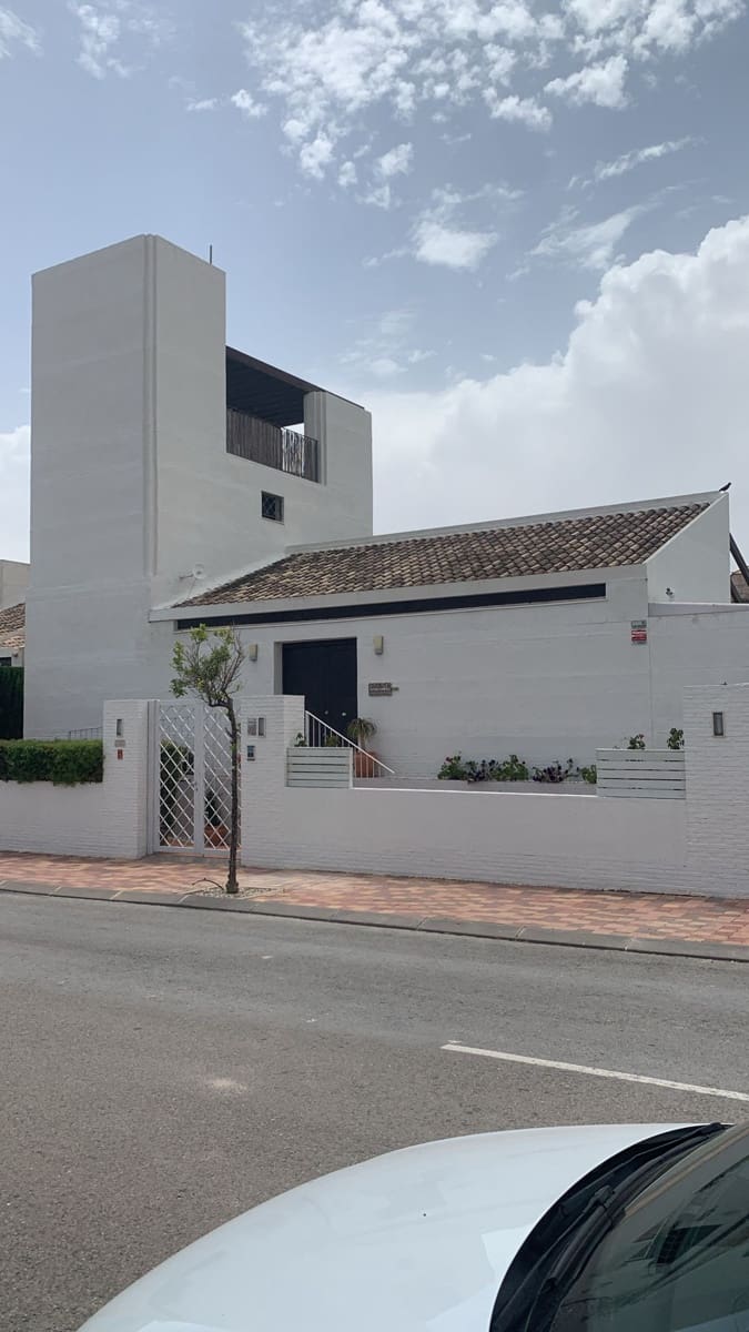 4 soveværelse Villa til salg i La Peraleja Golf Resort med swimmingpool garage - € 300.000 (Ref: 9147520)