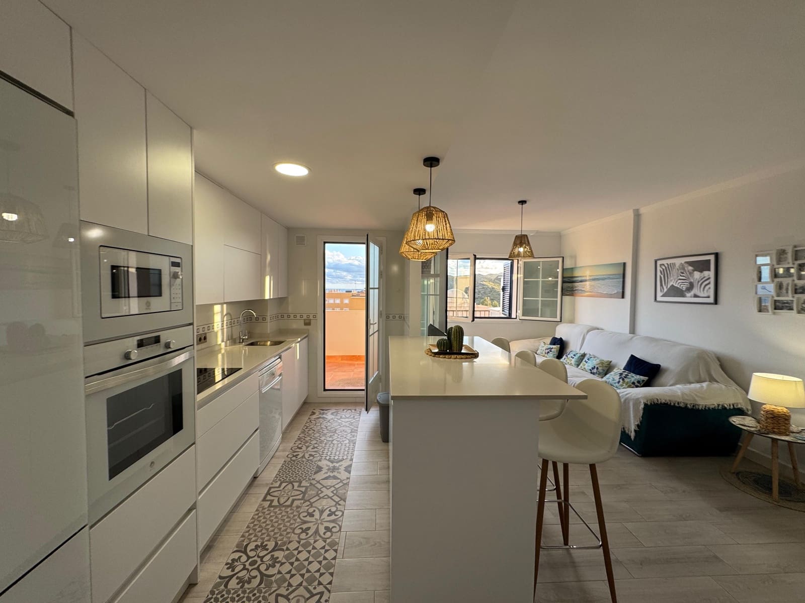 2 bedroom Beach Apartment for rent in El Pozo del Esparto with pool garage - € 850 (Ref: 9369178)