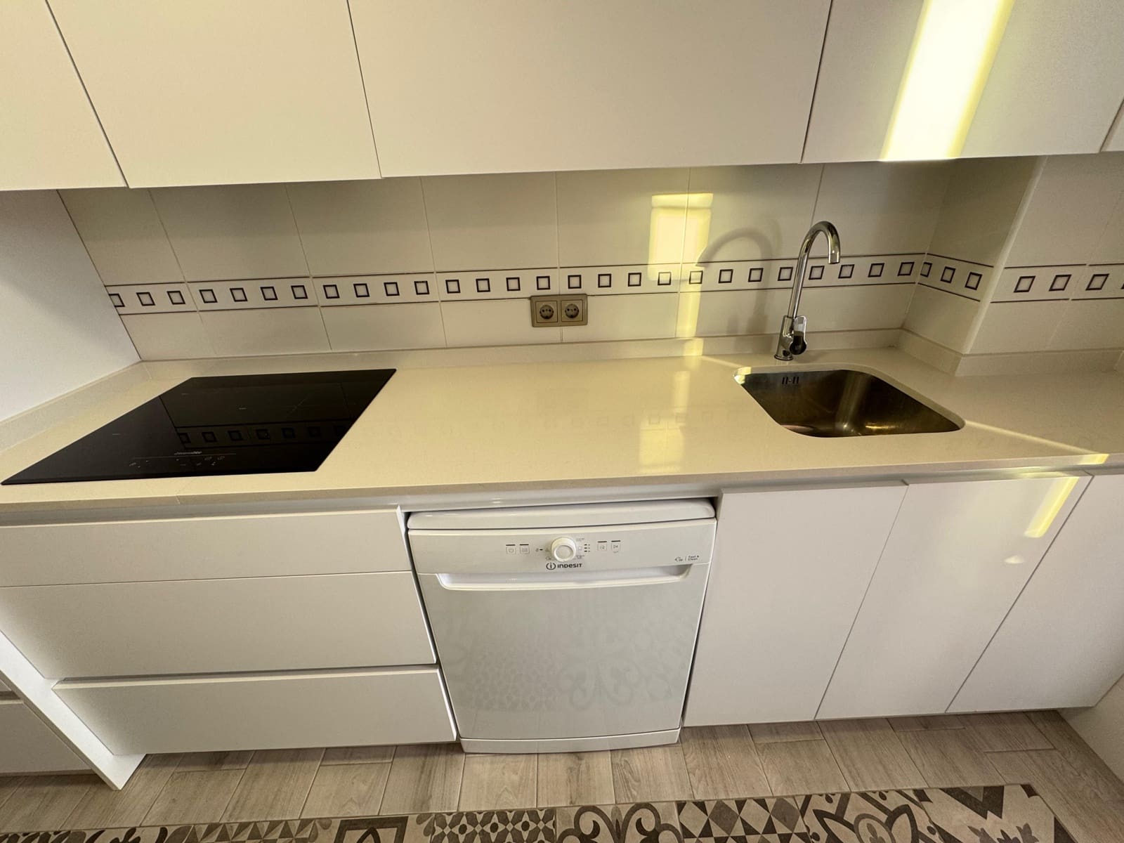 2 bedroom Beach Apartment for rent in El Pozo del Esparto with pool garage - € 850 (Ref: 9369178)