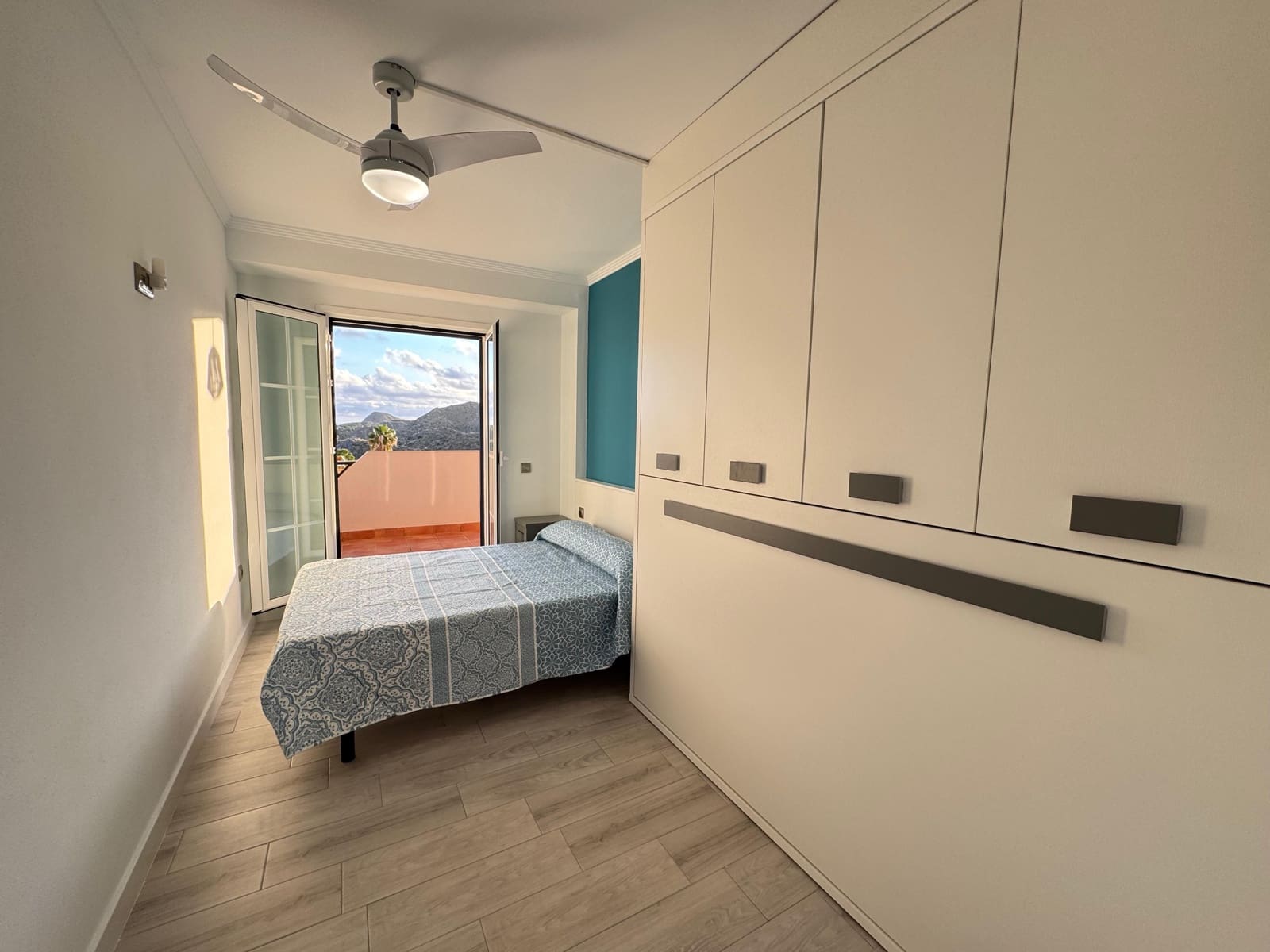 2 bedroom Beach Apartment for rent in El Pozo del Esparto with pool garage - € 850 (Ref: 9369178)