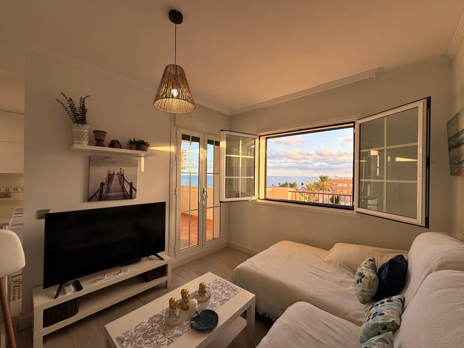 2 bedroom Beach Apartment for rent in El Pozo del Esparto with pool garage - € 850 (Ref: 9369178)