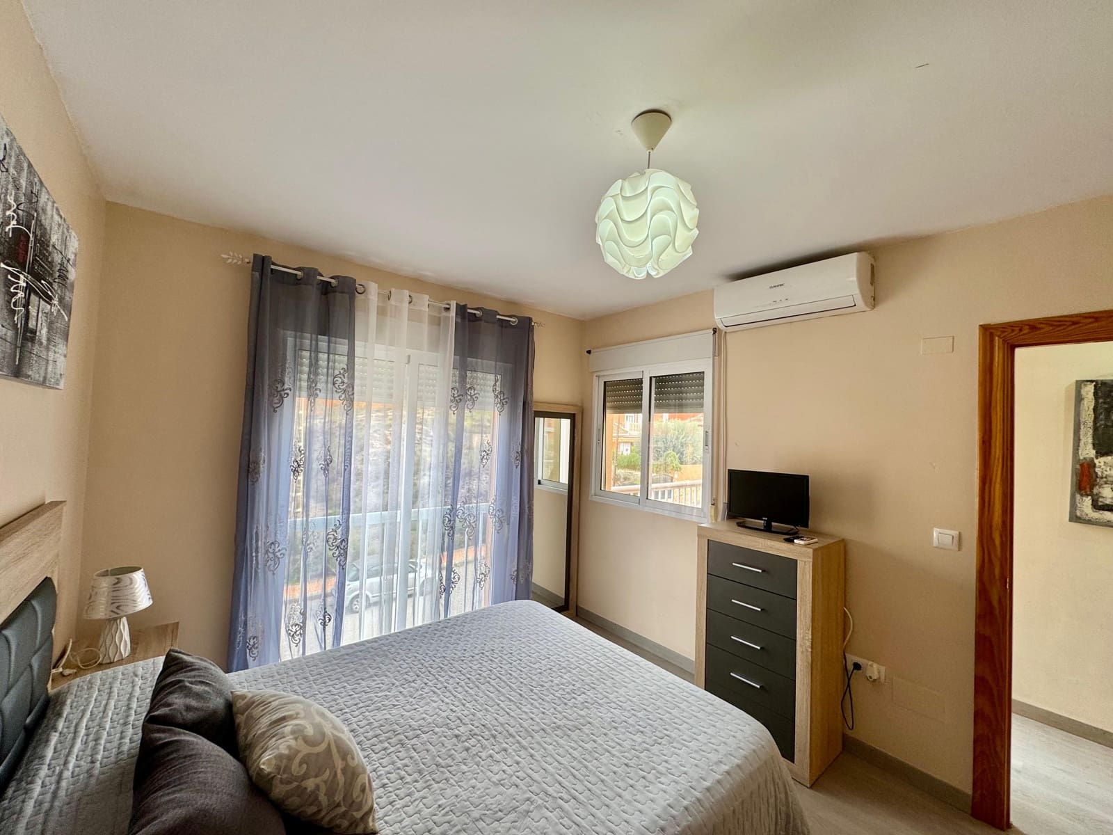 4 makuuhuone Rivitalo myytävänä paikassa Calabardina mukana uima-altaan 
autotalli - 260 000 € (Ref: 9471488)