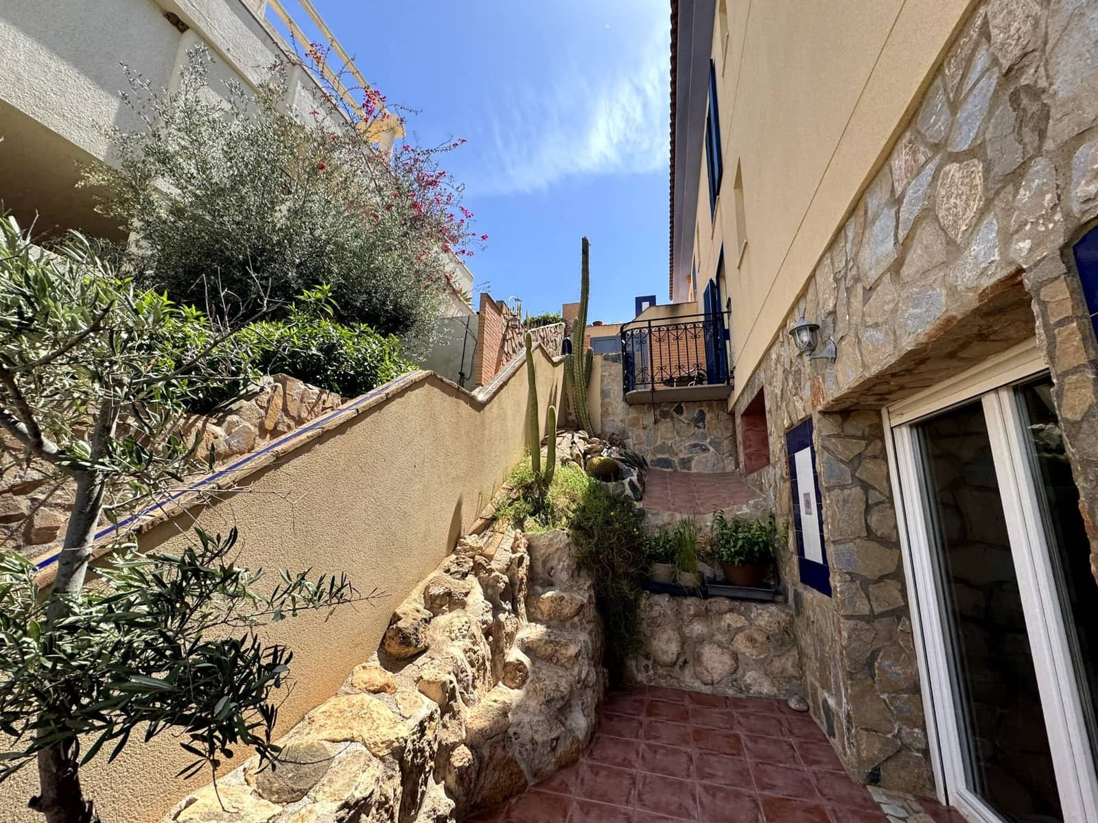 9 soveværelse Hotel til salg i Calabardina med garage - € 695.000 (Ref: 9921349)