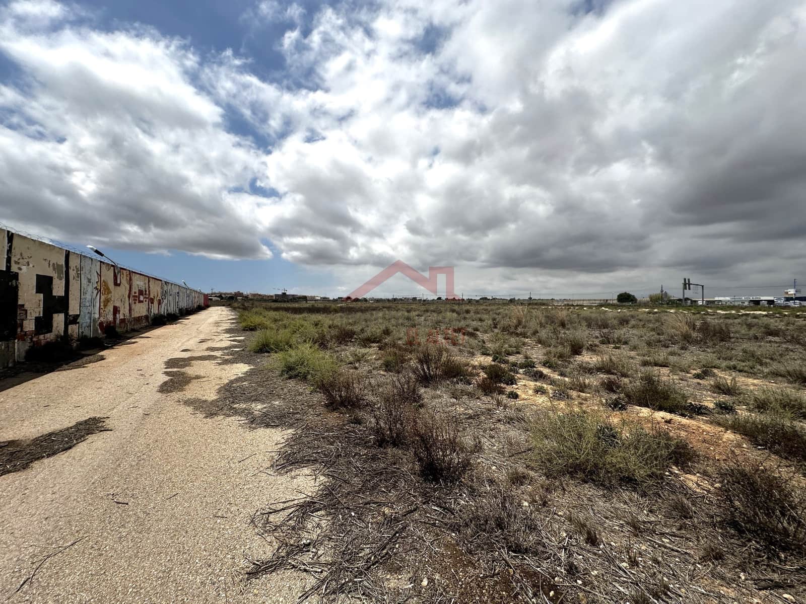 Grunde uden byggetilladelser til leje i El Altet - € 3.000 (Ref: 8782330)