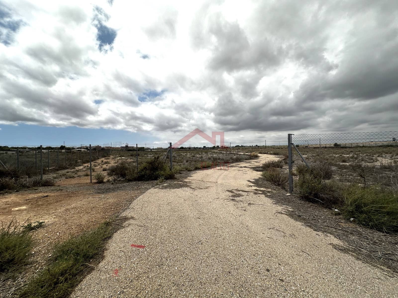 Grunde uden byggetilladelser til leje i El Altet - € 2.000 (Ref: 8782343)