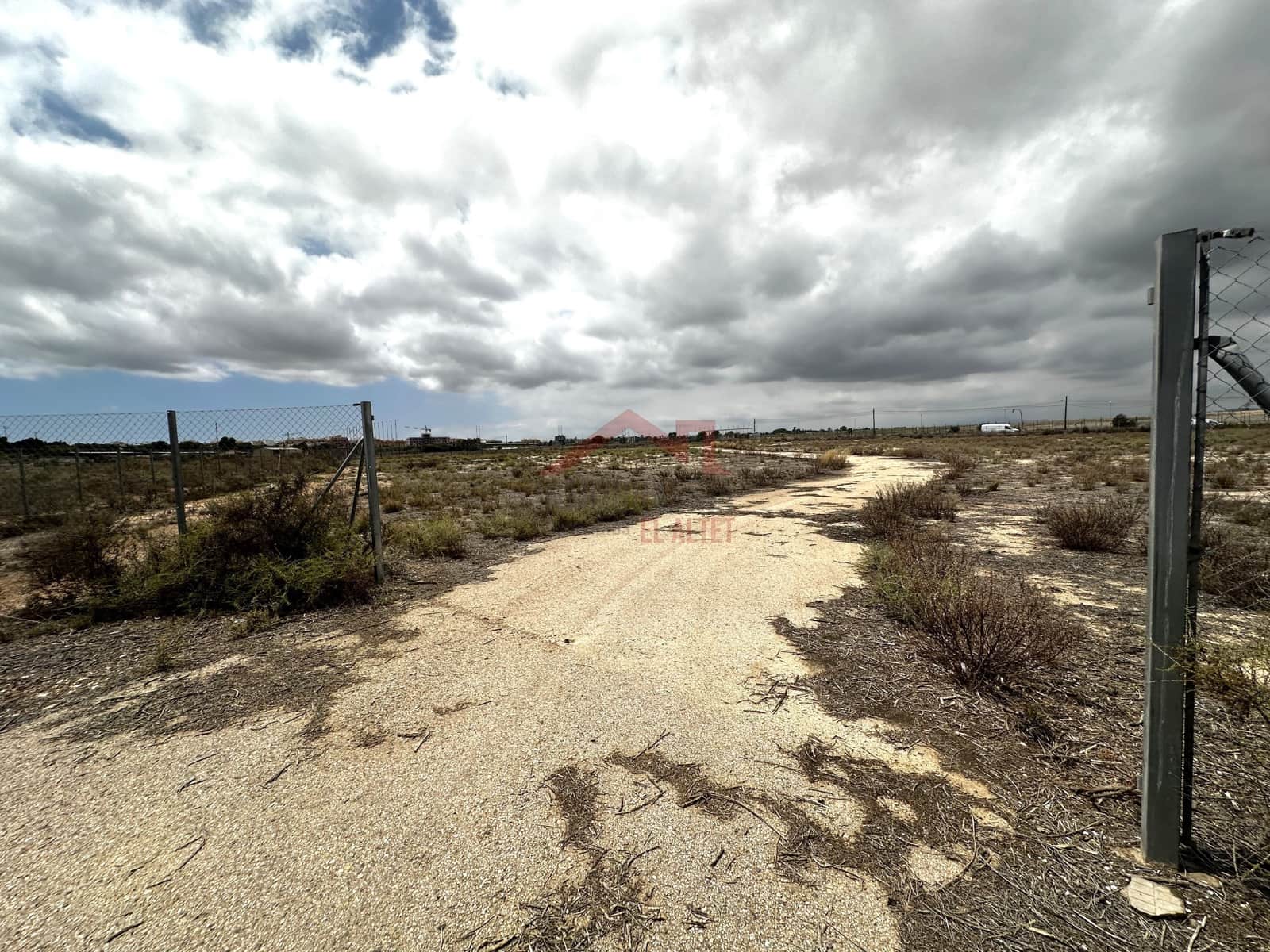 Grunde uden byggetilladelser til leje i El Altet - € 2.000 (Ref: 8782343)