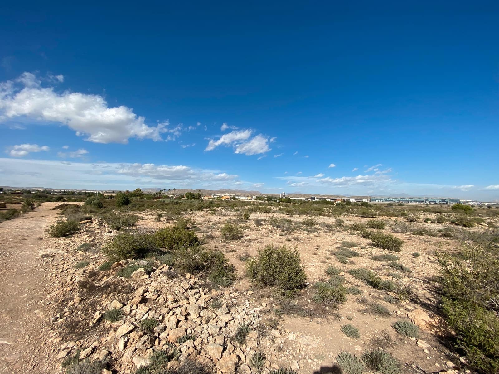 Grunde uden byggetilladelser til salg i Elche / Elx - € 33.000 (Ref: 8782346)