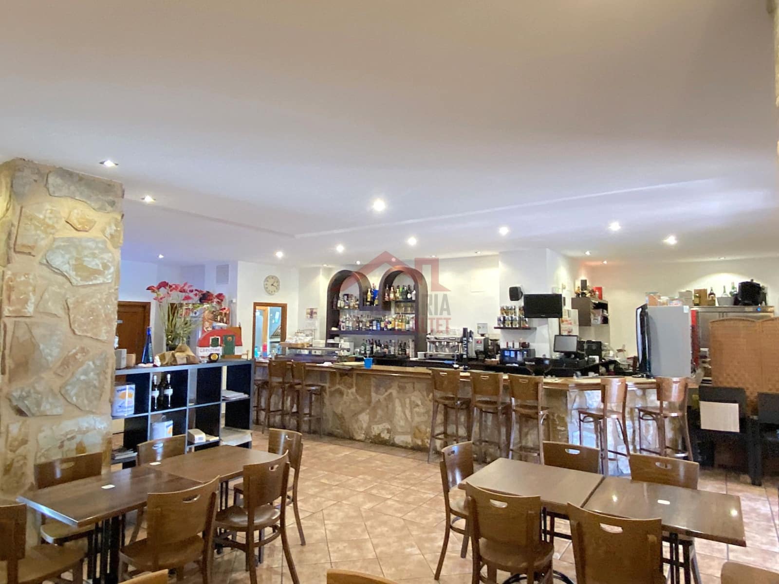 Commercieel te koop in Elche / Elx - € 360.000 (Ref: 8788045)