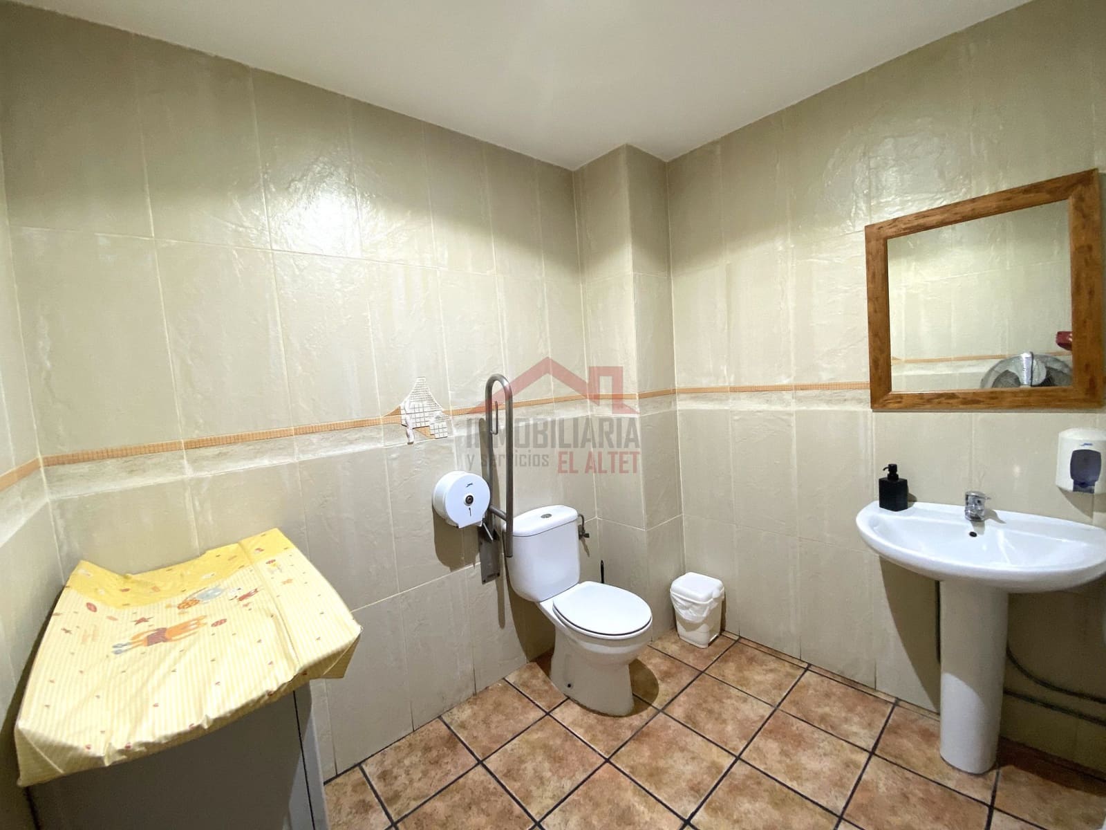 Commercieel te koop in Elche / Elx - € 360.000 (Ref: 8788045)