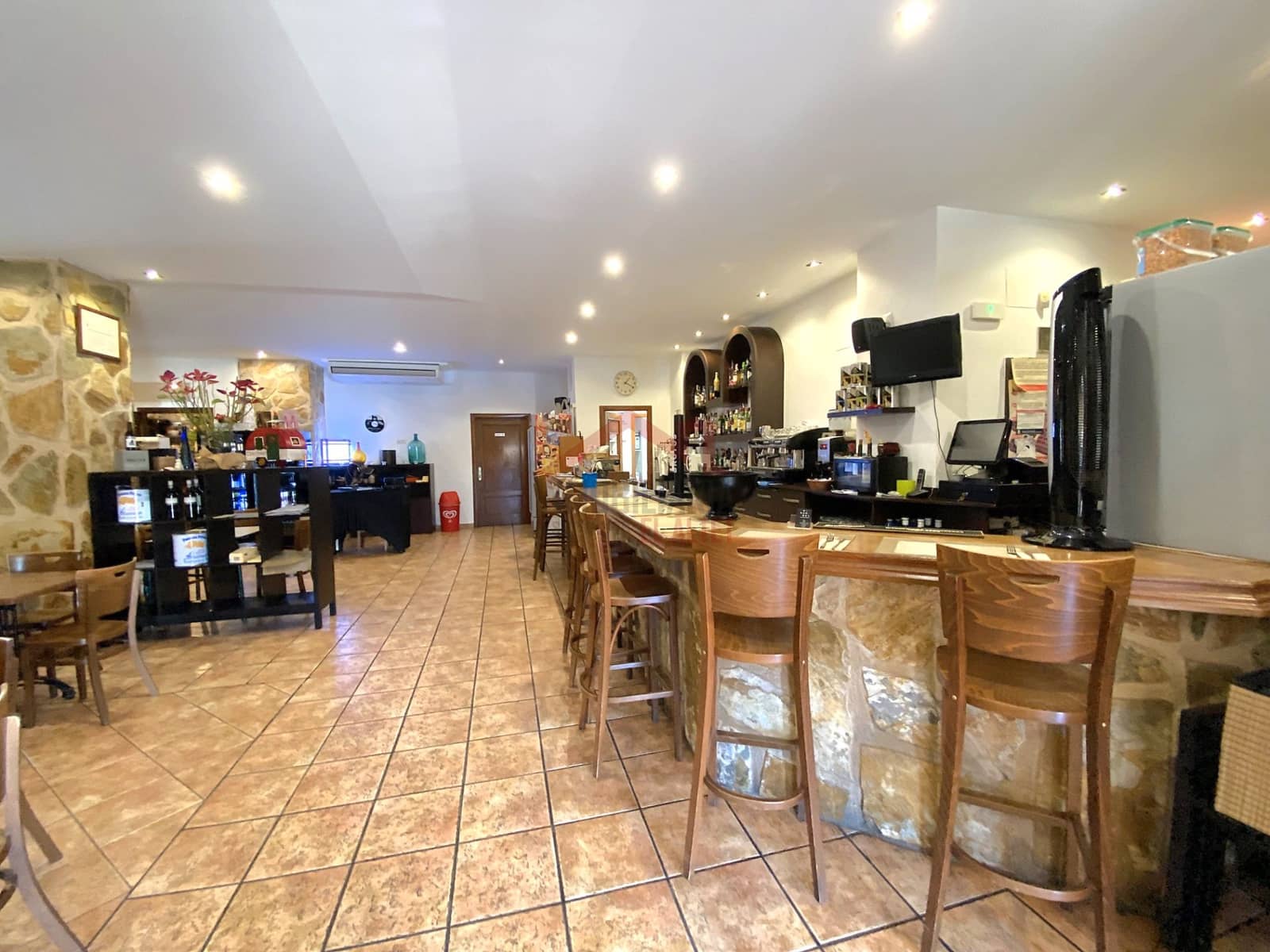 Commercieel te koop in Elche / Elx - € 360.000 (Ref: 8788045)