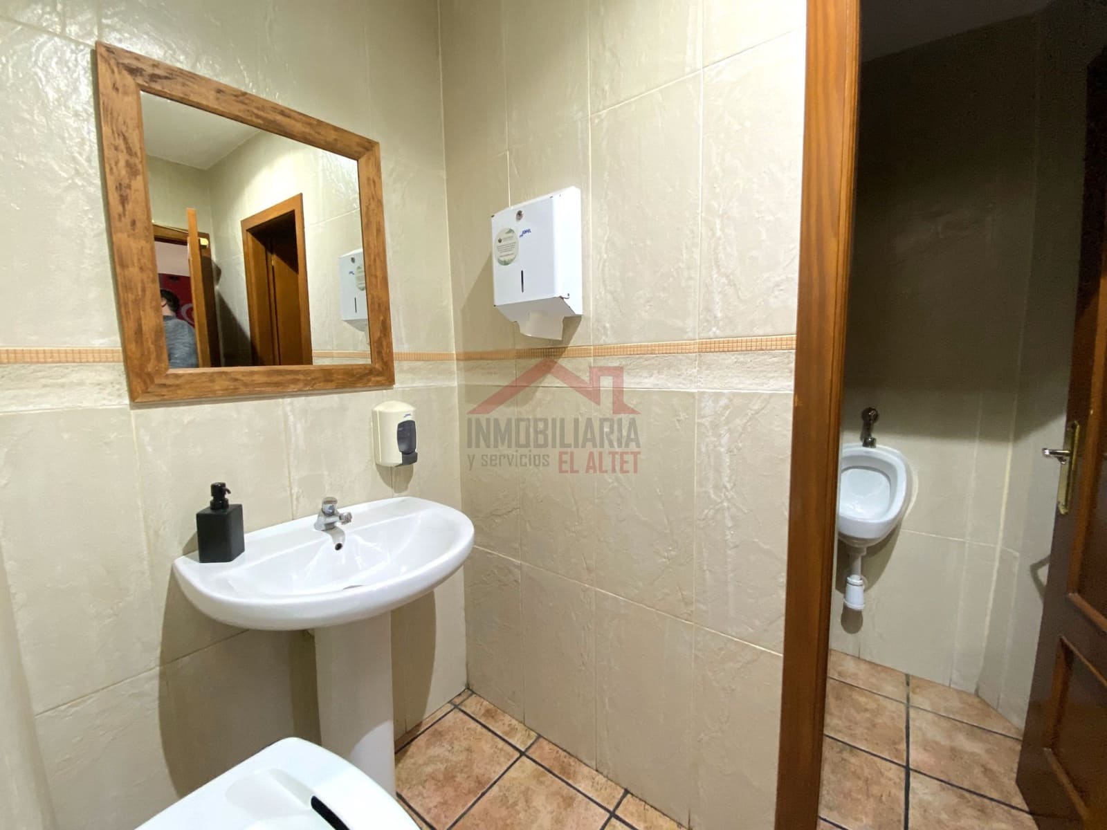 Commercieel te koop in Elche / Elx - € 360.000 (Ref: 8788045)