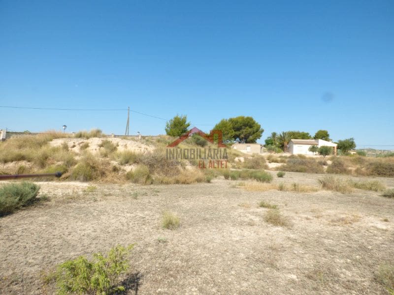 Grunde uden byggetilladelser til salg i Alicante by - € 34.000 (Ref: 8820847)
