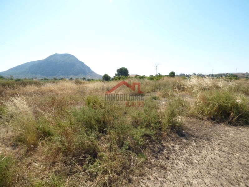 Grunde uden byggetilladelser til salg i Alicante by - € 34.000 (Ref: 8820847)