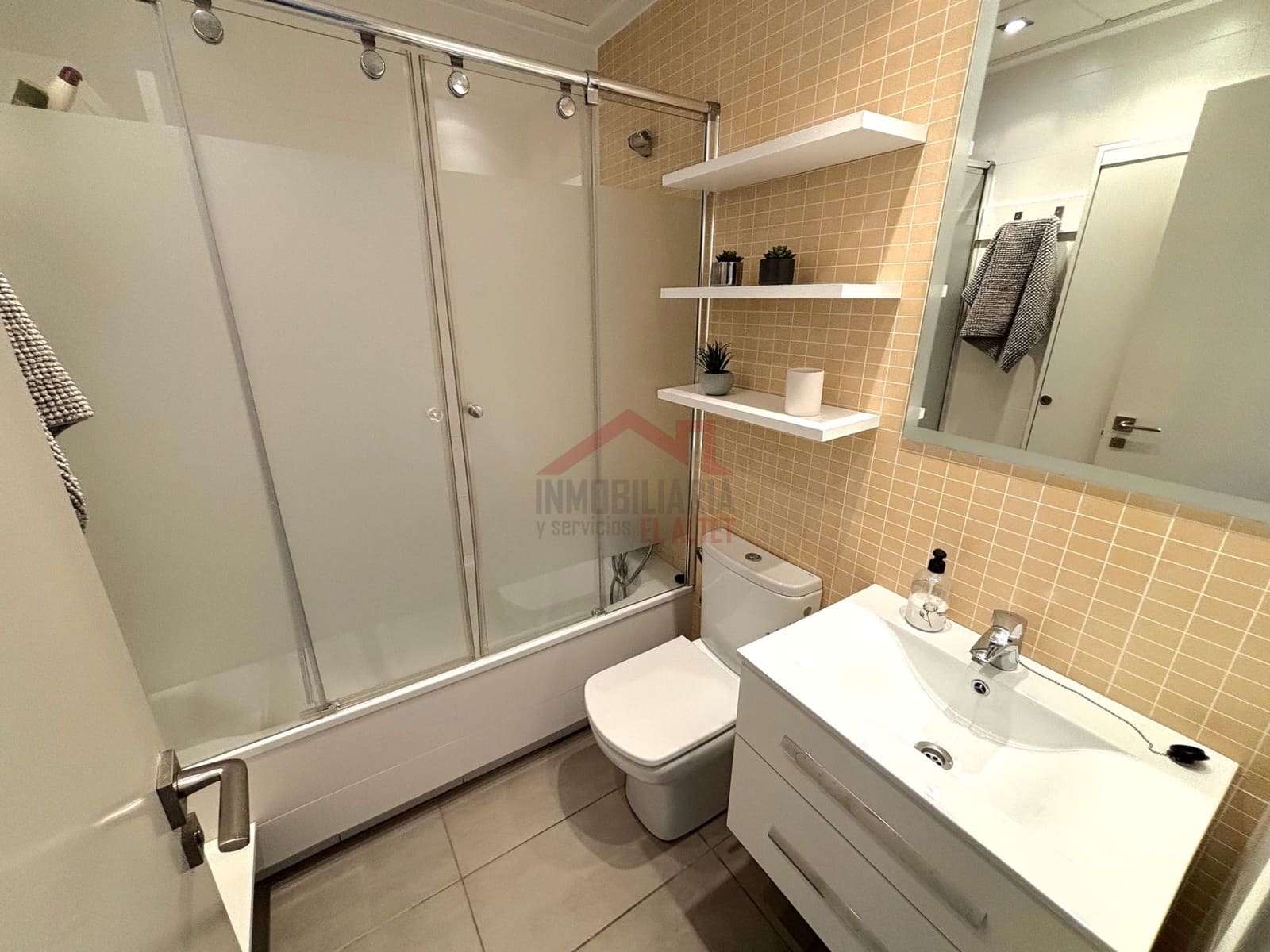 3 Zimmer Apartment zu vermieten in Elche / Elx mit Pool - 950 € (Ref: 8912101)