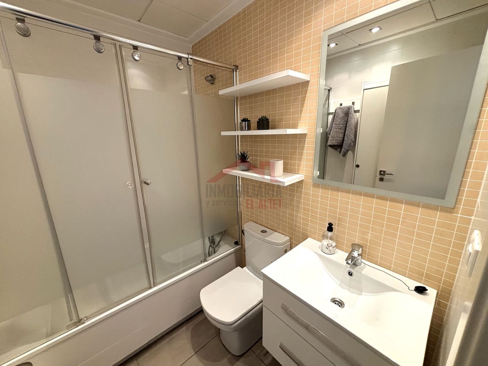 3 Zimmer Apartment zu vermieten in Elche / Elx mit Pool - 950 € (Ref: 8912101)