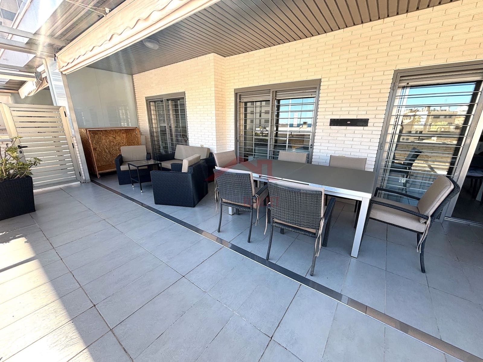 3 Zimmer Apartment zu vermieten in Elche / Elx mit Pool - 950 € (Ref: 8912101)