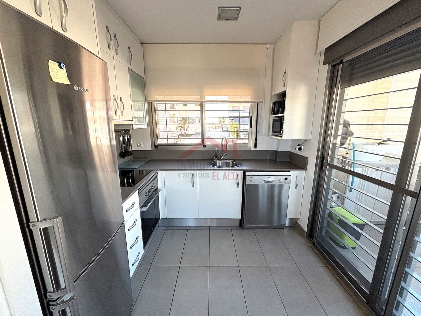 3 Zimmer Apartment zu vermieten in Elche / Elx mit Pool - 950 € (Ref: 8912101)