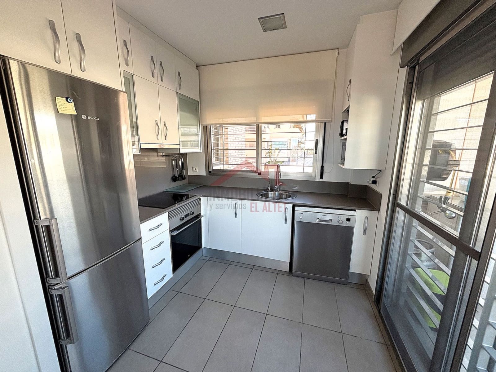 3 Zimmer Apartment zu vermieten in Elche / Elx mit Pool - 950 € (Ref: 8912101)