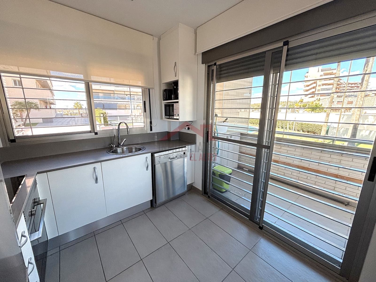 3 Zimmer Apartment zu vermieten in Elche / Elx mit Pool - 950 € (Ref: 8912101)