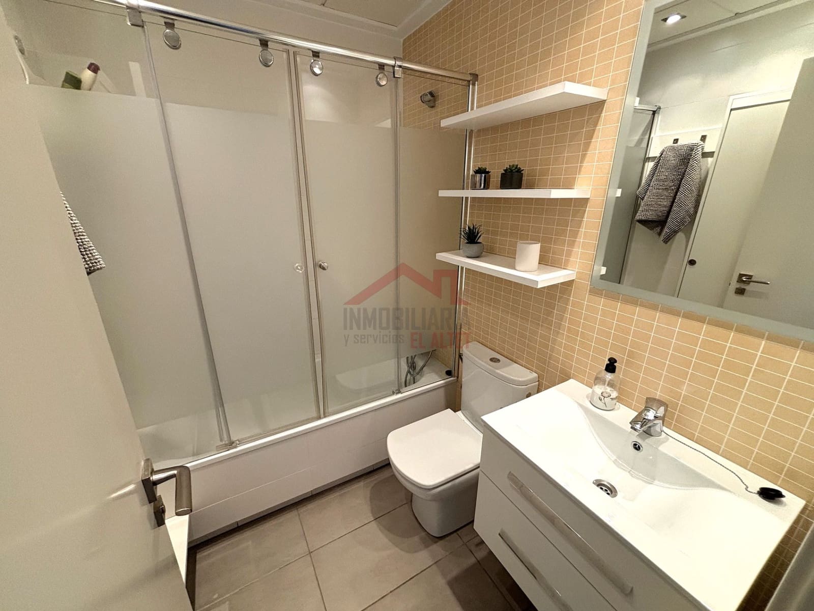 3 Zimmer Apartment zu vermieten in Elche / Elx mit Pool - 950 € (Ref: 8912101)