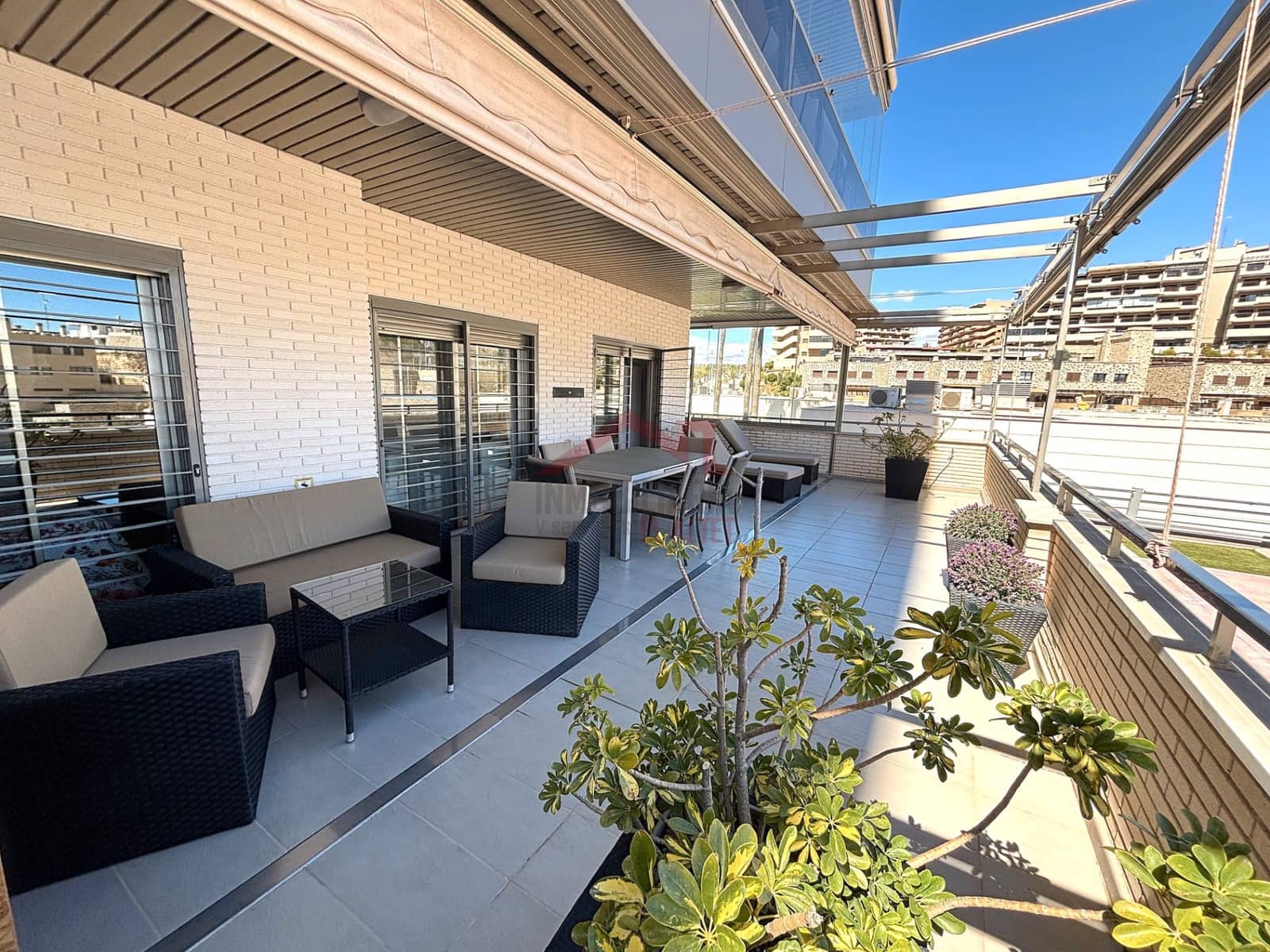 3 Zimmer Apartment zu vermieten in Elche / Elx mit Pool - 950 € (Ref: 8912101)