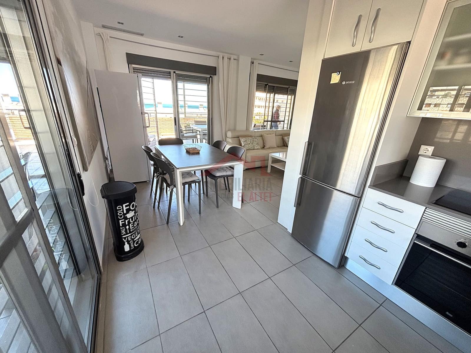 3 Zimmer Apartment zu vermieten in Elche / Elx mit Pool - 950 € (Ref: 8912101)