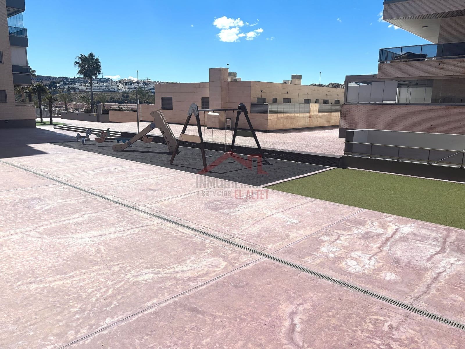 3 Zimmer Apartment zu vermieten in Elche / Elx mit Pool - 950 € (Ref: 8912101)