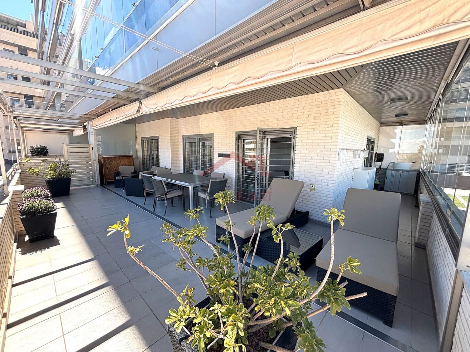 3 Zimmer Apartment zu vermieten in Elche / Elx mit Pool - 950 € (Ref: 8912101)