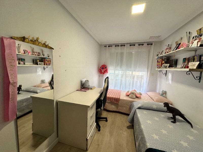 3 makuuhuone Asunto myytävänä paikassa Elche / Elx - 182 000 € (Ref: 9405801)