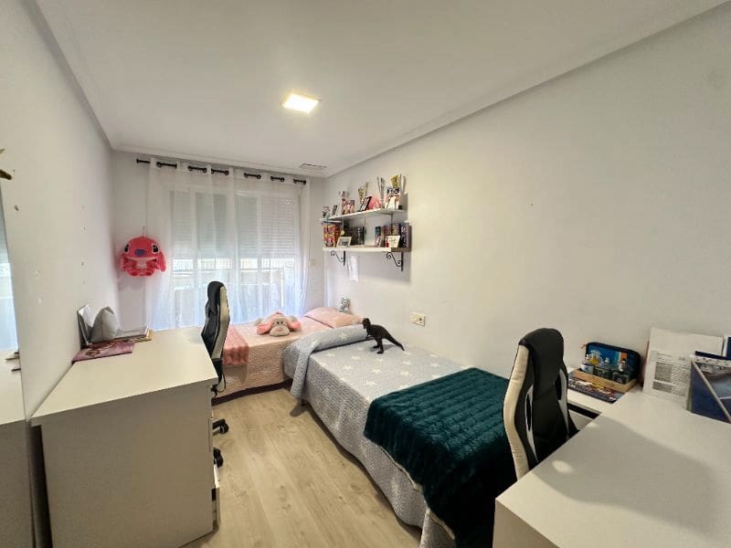 3 makuuhuone Asunto myytävänä paikassa Elche / Elx - 182 000 € (Ref: 9405801)