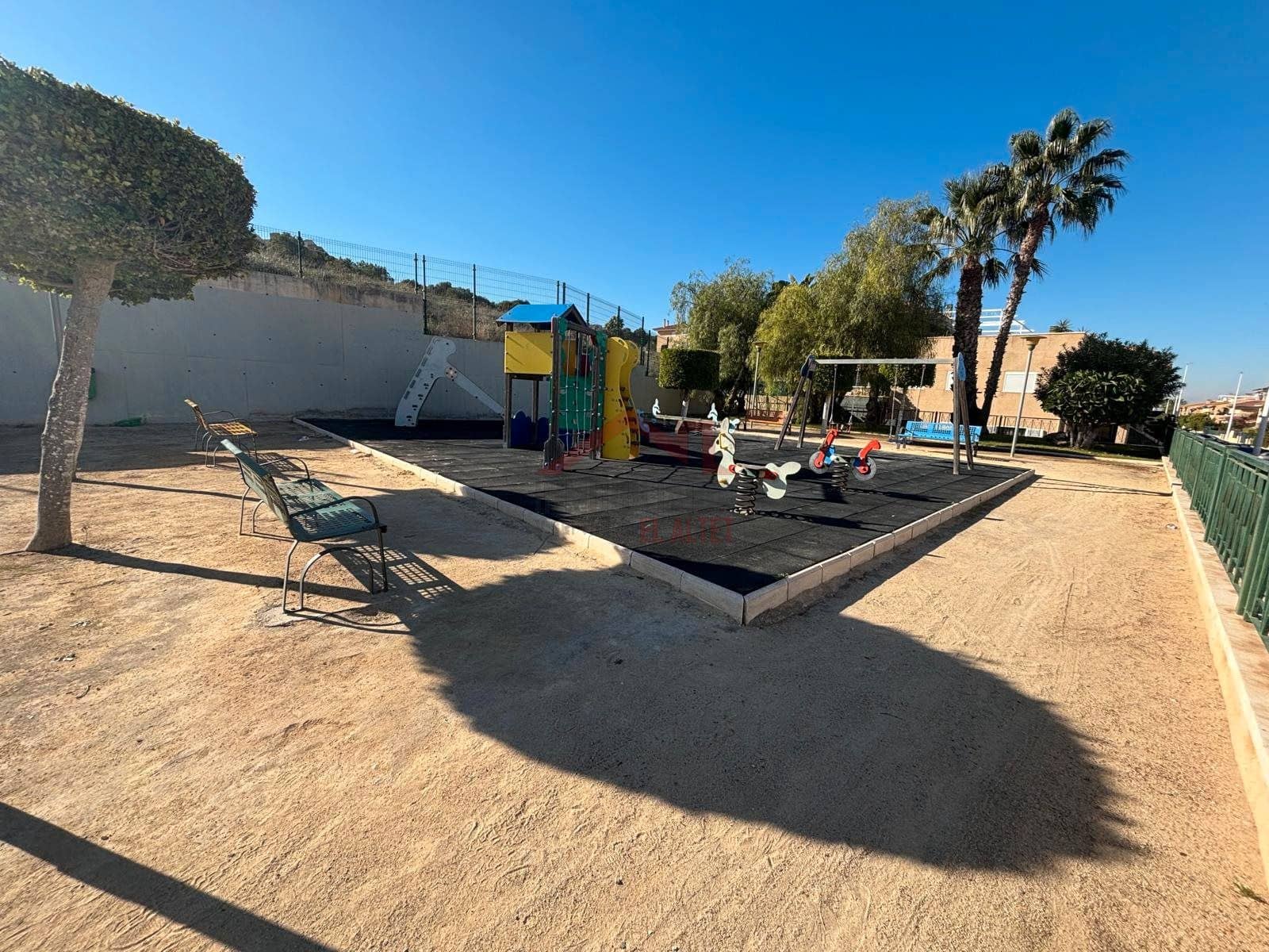 2 Zimmer Apartment zu vermieten in Santa Pola mit Pool - 850 € (Ref: 9454754)