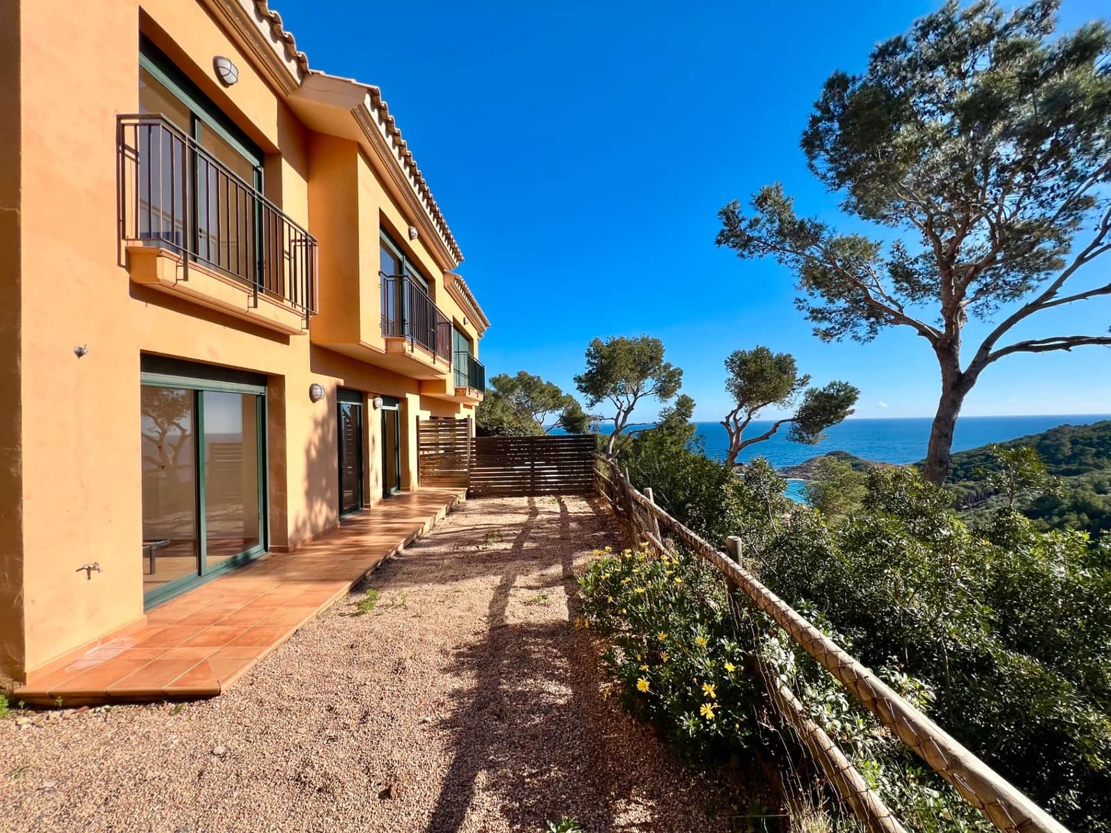 4 soveværelse Semi-Rækkehus til salg i Begur med swimmingpool - € 675.000 (Ref: 8987069)