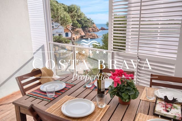 3 bedroom Beach Apartment for rent in Tamariu, Palafrugell with garage - € 1,830 (Ref: 9414552)