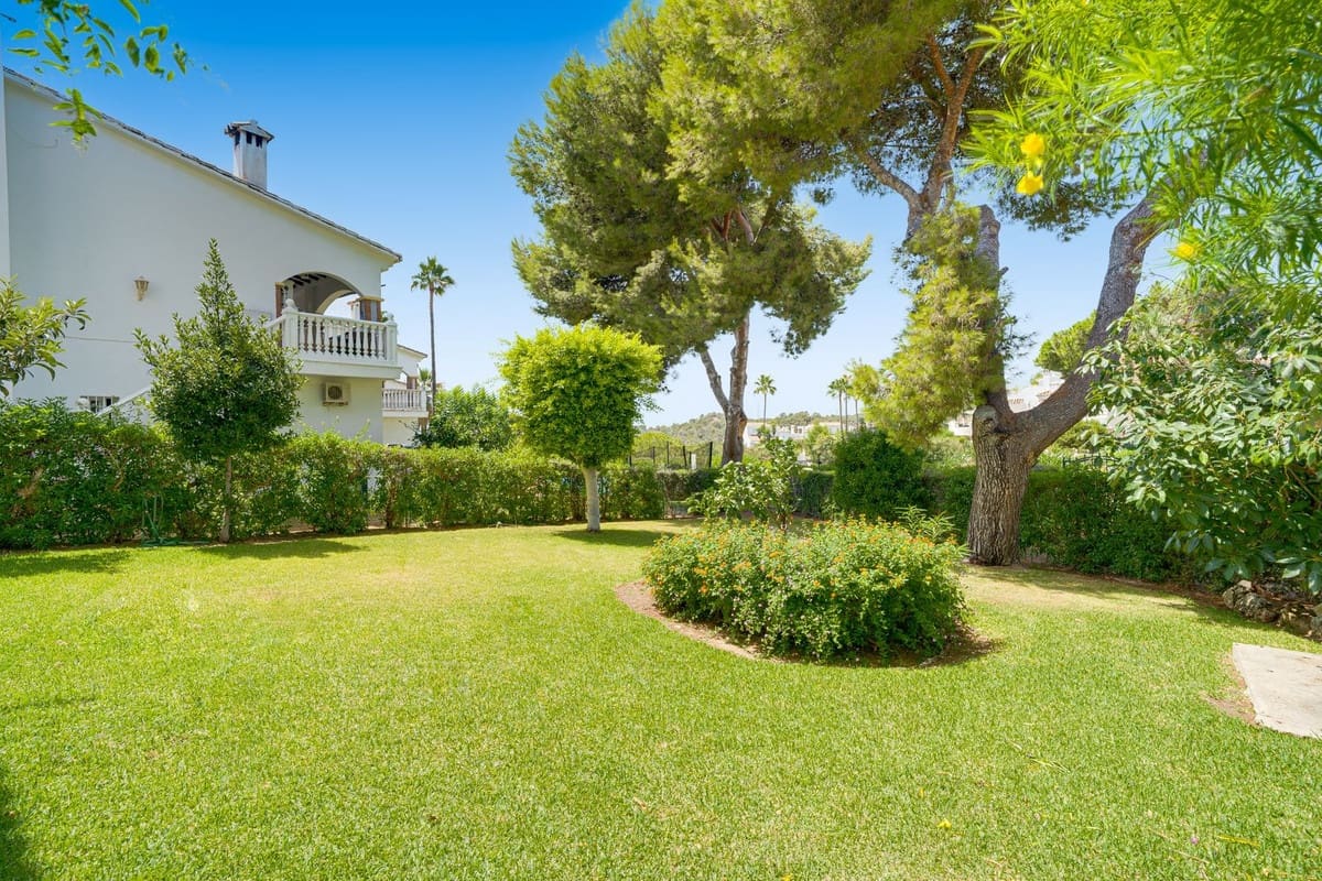Chalet de 4 habitaciones en Calahonda en venta con piscina - 795.000 € (Ref: 10014808)
