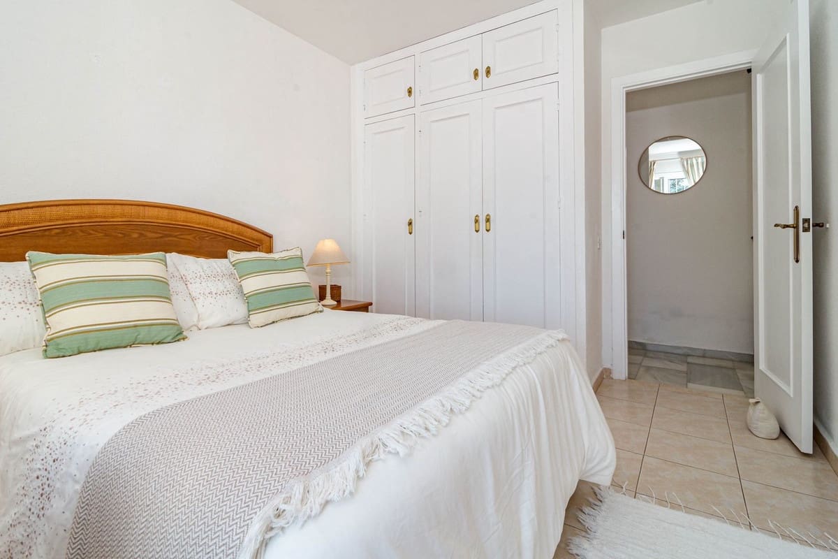 Chalet de 3 habitaciones en Calahonda en venta con piscina - 649.500 € (Ref: 10014809)