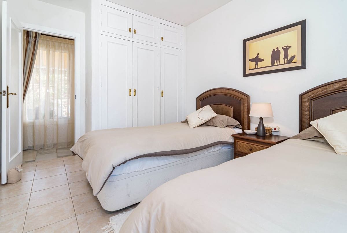 Chalet de 3 habitaciones en Calahonda en venta con piscina - 649.500 € (Ref: 10014809)