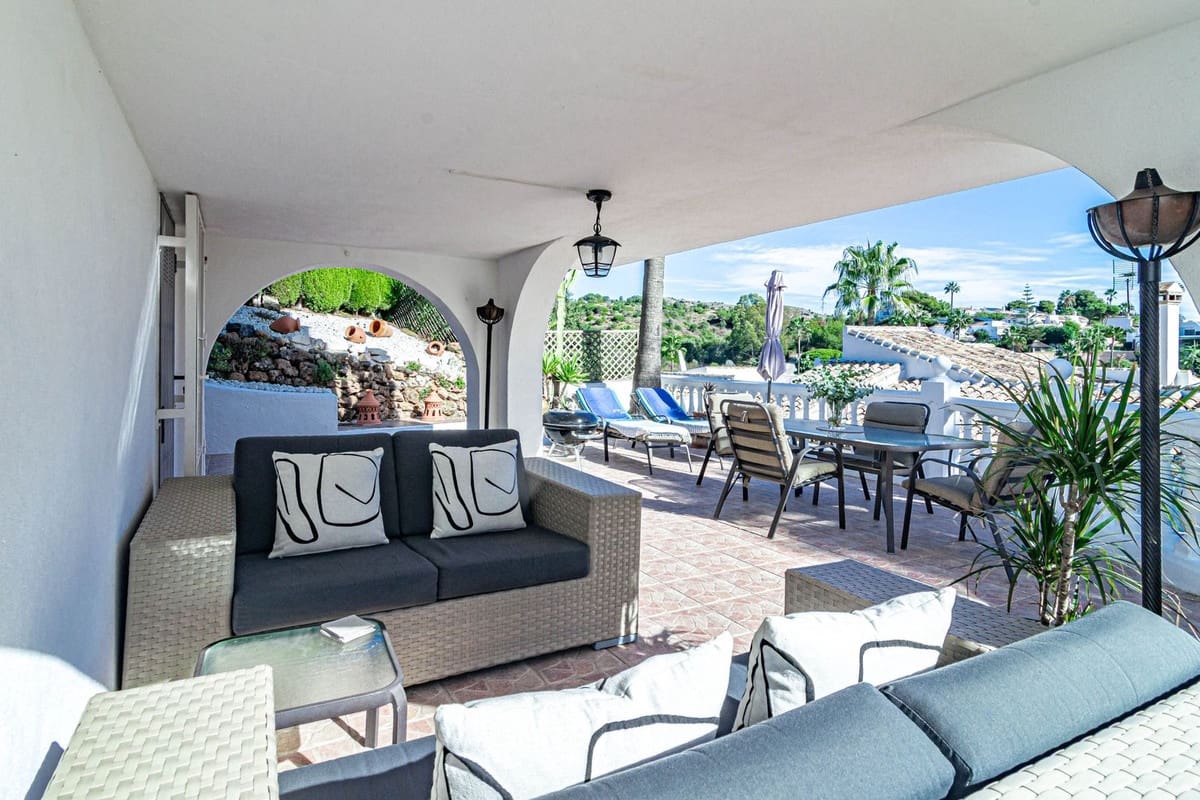 Chalet de 3 habitaciones en Calahonda en venta con piscina - 649.500 € (Ref: 10014809)