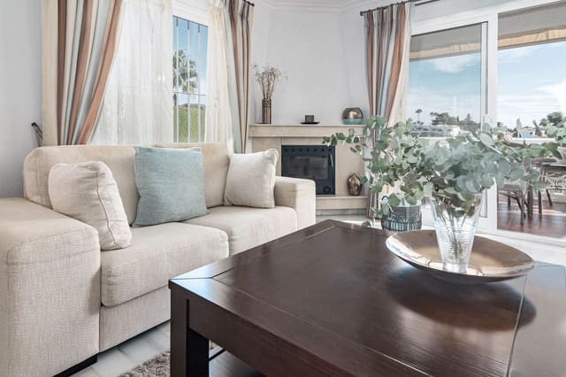 3 bedroom Villa for sale in Calahonda, Mijas with pool - € 649,500 (Ref: 10014809)