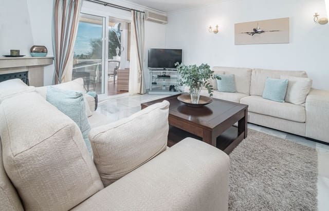 3 bedroom Villa for sale in Calahonda, Mijas with pool - € 649,500 (Ref: 10014809)