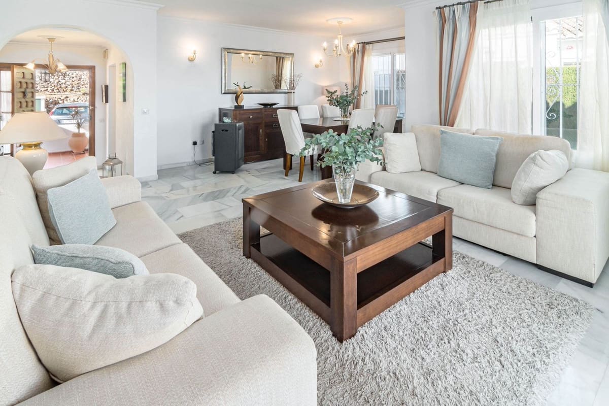 Chalet de 3 habitaciones en Calahonda en venta con piscina - 649.500 € (Ref: 10014809)