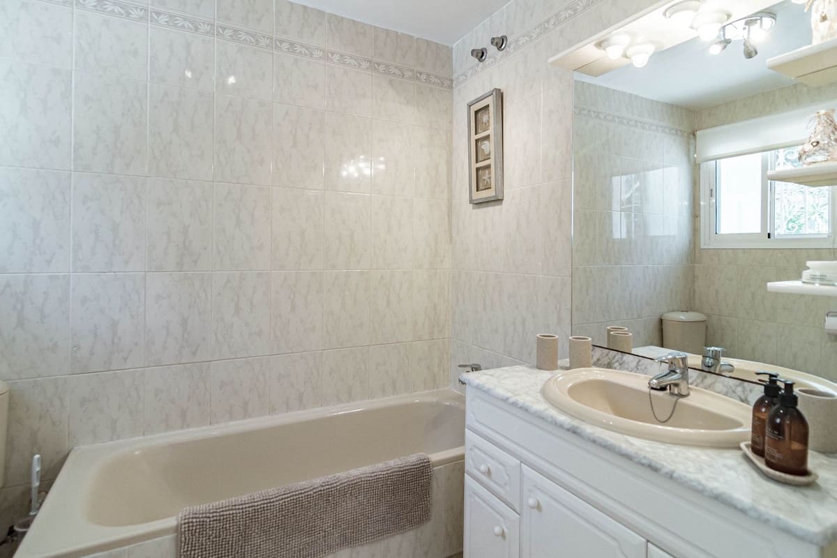 Chalet de 3 habitaciones en Calahonda en venta con piscina - 649.500 € (Ref: 10014809)