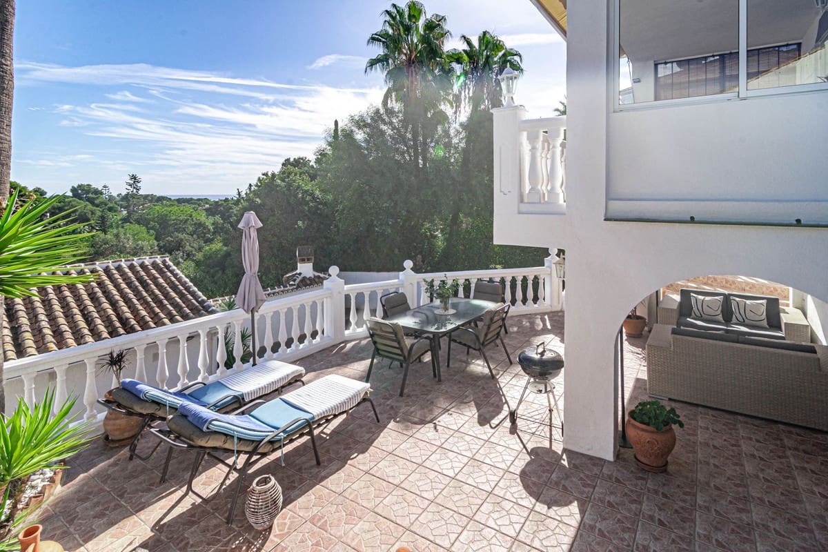 Chalet de 3 habitaciones en Calahonda en venta con piscina - 649.500 € (Ref: 10014809)