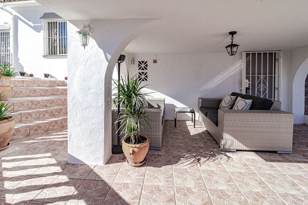Chalet de 3 habitaciones en Calahonda en venta con piscina - 649.500 € (Ref: 10014809)